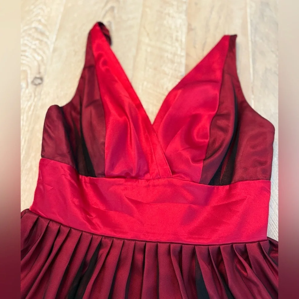 Vintage Morgan & Co formal cocktail dress. Sateen with lace overlay. Size 7/8 - Picture 2 of 8